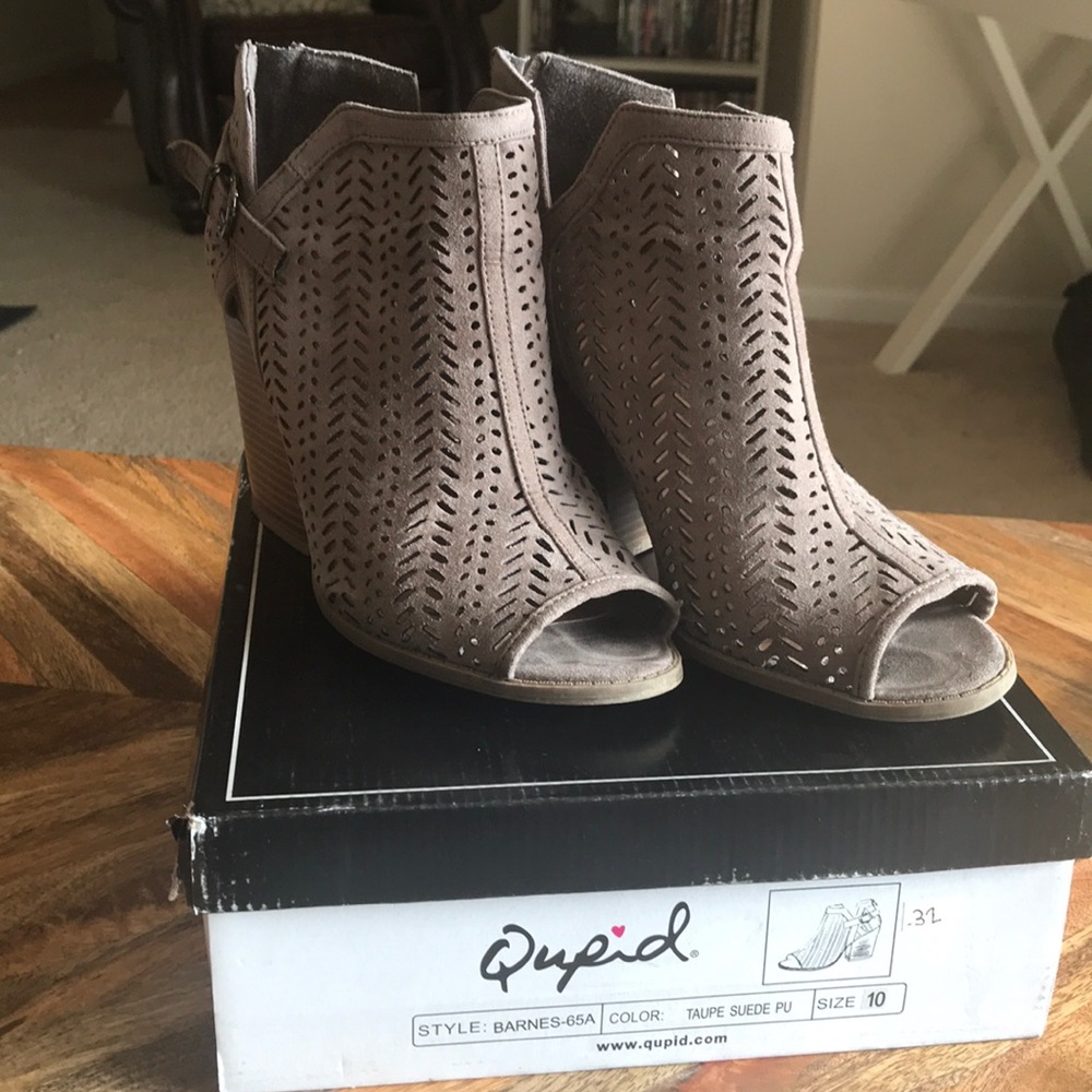 Qupid open toe booties